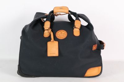 sac de voyage en toile noire et cuir, avec des anses en cuir beige