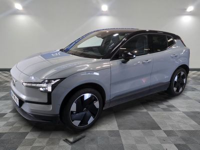 Le nouveau SUV concept Audi e-trac est exposé dans un showroom au siège social de l'entreprise