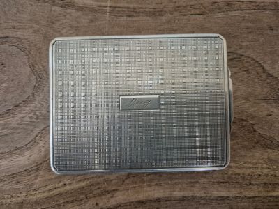 an image of a piece of metal on a wooden surface