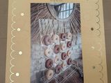 une photo d'une photo de beignets dans une boîte