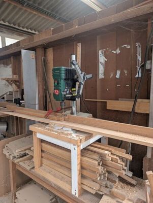 a picture of a workbench with a drillet in it