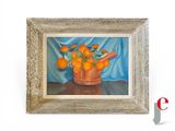 un tableau représentant des oranges dans un saladier en cuivre posé sur une table