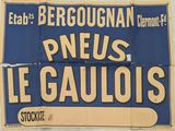 un panneau sur lequel est écrit « Pineus le Gaulois »