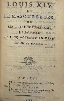 un vieux livre dont le titre est en français