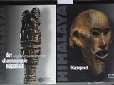 deux livres consacrés à l'art et à la sculpture, exposés sur une étagère