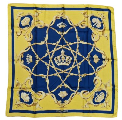 HERMES, Carré de soie en twill modèle "Couronne et entrelacs…