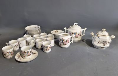 a lot of cups and saucers that are on the table