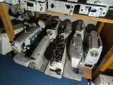 many different types of sewing machines in this room