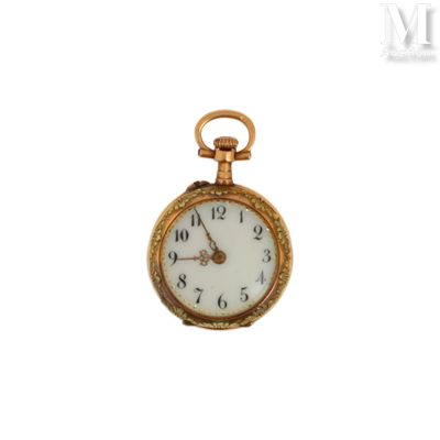 une montre de poche en or avec un cadran blanc sur fond blanc