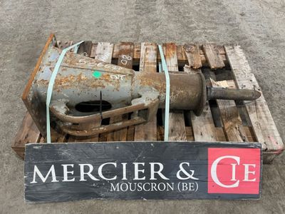 une pancarte sur laquelle on peut lire « mercierr » et « c e » sur le côté d'une palette