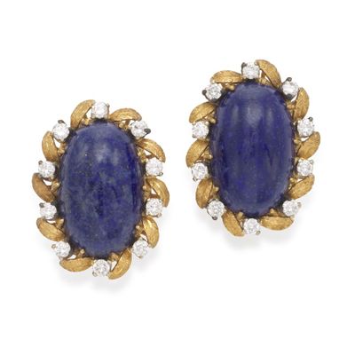 une paire de boucles d'oreilles en lapis-lazuli et diamants