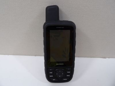 un téléphone portable posé sur une table