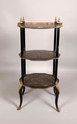 Sellette en bois noirci à décor incrustés d'une marqueterie … - Photo 1