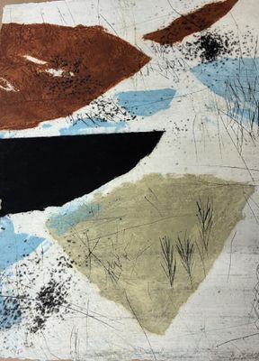 une photo d'une œuvre d'art posée sur une table