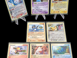 beaucoup de cartes pokemon sur la table