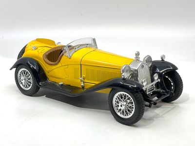 BURAGO. Alfa Romeo 2300 Spider de 1932, métal laqué jaune et…