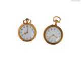 paire de montres de poche plaquées or avec des chiffres romains et des chiffres romains