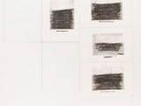 trois dessins en noir et blanc sur une surface blanche, avec un fond noir et blanc