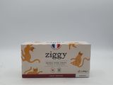 une photo d'une boîte de friandises pour chat « Ziggy » posée sur une surface blanche