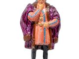 figurine représentant un homme vêtu d'un manteau et d'un chapeau violets
