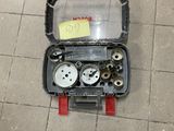 une boîte à outils qui contient tout un tas d'outils