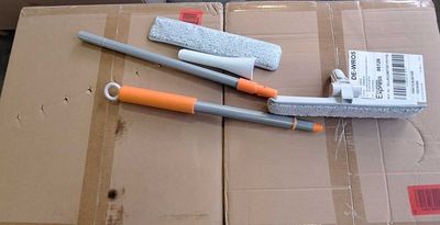 98 / 1 palette de 72 kg de balais serpillères /// COMM… - Photo 1