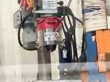 a picture of a machine that is sitting in a garage