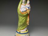 l'image d'une statue représentant une femme tenant un enfant dans ses bras