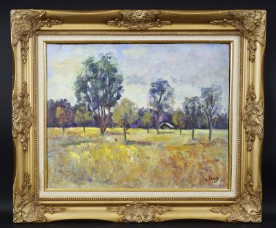une peinture à l'huile représentant un champ avec des arbres et une grange au loin