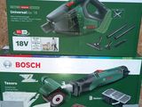 Deux outils électriques Bosch sont posés l'un sur l'autre