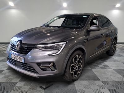 Le nouveau SUV Renault Kad est garé sur un sol à damier