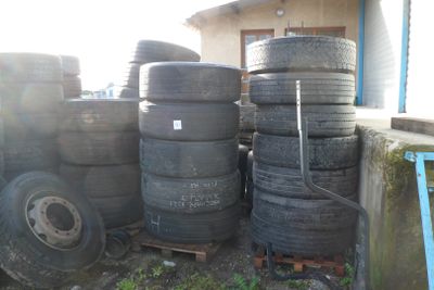 Total de +/- 140 pneus - Photo 1