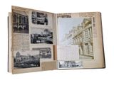 un livre ouvert sur lequel figurent des photos de bâtiments anciens