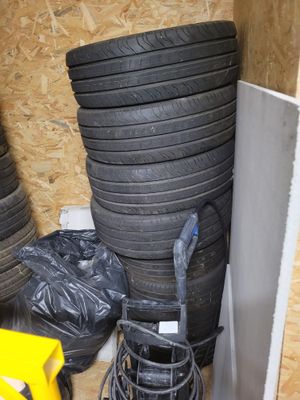 S67 : Environ 20 pneus d'occasions