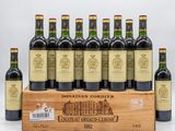 six bouteilles de vin rouge dans une caisse en bois