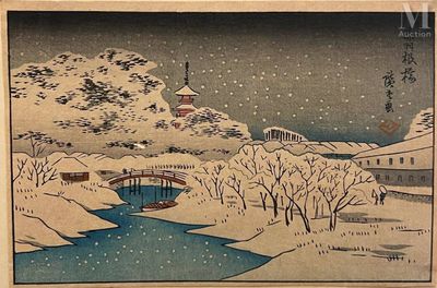 une image représentant un tableau d'un paysage enneigé avec un pont enjambant une rivière