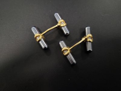 Paire de boutons de manchettes en or 18K (750 °/°°) et métal