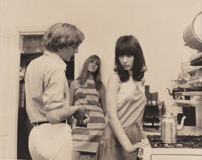 Photographe inconnu. David Hemmings, Jane Birkin et Gillian …