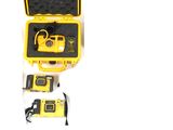 une image représentant une boîte jaune et noire contenant des outils