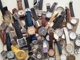 a lot of watches that are on the table