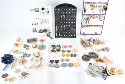 many different types of earrings and jewelry on the table