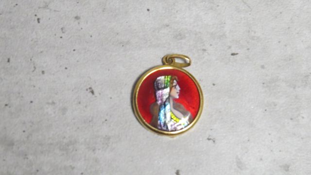 Pendentif décor d’émail de Limoges (signé Poujol) monture en or 1...