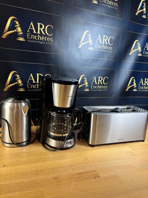 Lot grille pain (défaut) et cafetière à filtre Thomson ainsi…