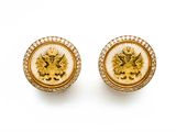 une paire de boucles d'oreilles en or 18 carats et diamants