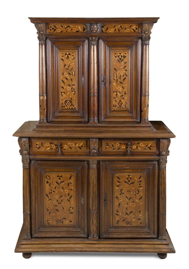 ARMOIRE À DEUX CORPS EN MARQUETERIE DE FLEURS