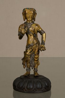 Travail sino-tibétain Statuette En bronze reposant sur un so… - Photo 1