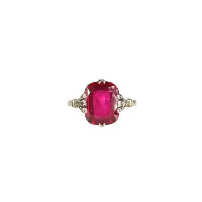Bague ovale en rubis et diamants