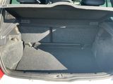 le coffre d'une voiture dont les sièges arrière sont rabattus
