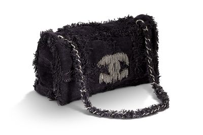 une photo d'un sac à main noir orné de franges