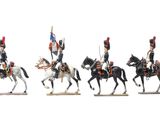 quatre figurines représentant des hommes en uniforme à cheval, portant des drapeaux
